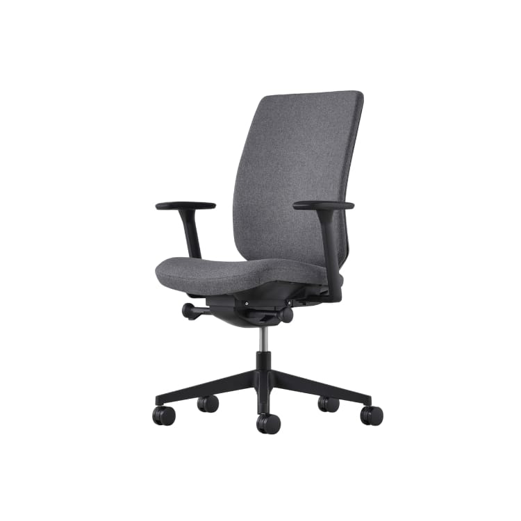 Καρέκλα Herman Miller Verus σε γκρι ύφασμα με μαύρο σκελετό. Εργονομικό κάθισμα γραφείου.
