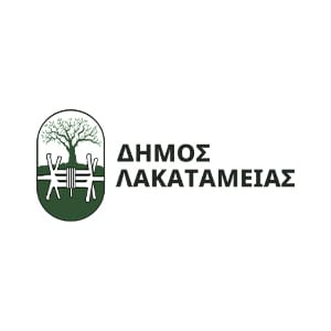 Λογότυπο του Δήμου Λακατάμιας. Το λογότυπο του πελάτη μας, του Δήμου Λακατάμιας, απεικονίζει ένα δέντρο και ένα παγκάκι.
