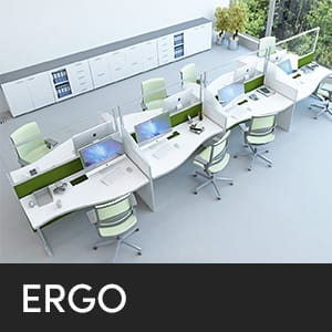ERGO – αρχείο λήψης Studio Office: σύγχρονα εργονομικά γραφεία με πράσινες καρέκλες και διαχωριστικά.