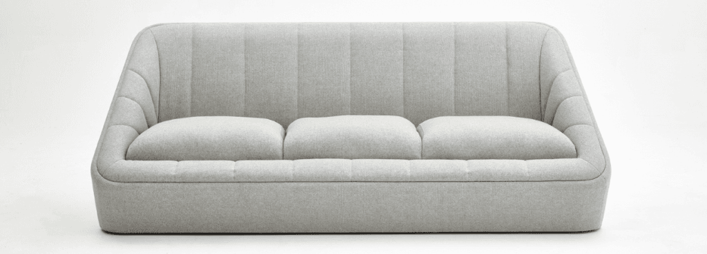 Ανοιχτός γκρι καναπές Fiji Sofa της NaughtOne. Μοντέρνα, φιλόξενη λύση καθίσματος με μαλακό κάθισμα από αφρό διπλής πυκνότητας.