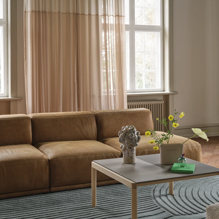 Couple coffee table in taupe and oak with Connect Soft sofa and Relevo rug