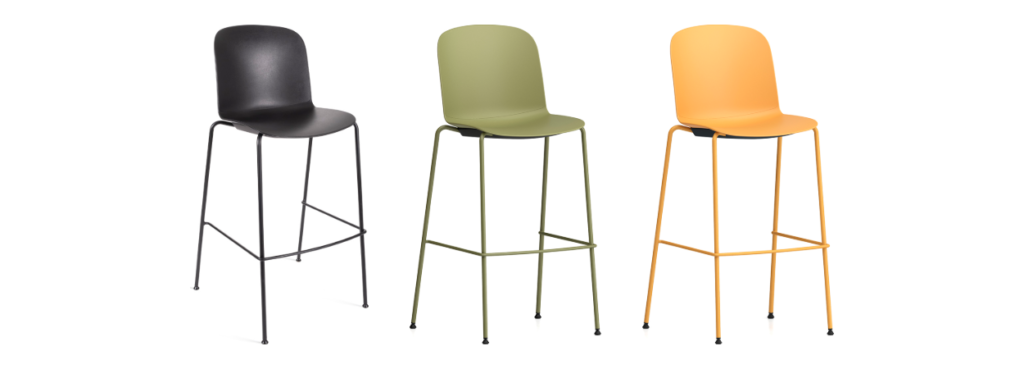 Σκαμπό Relief Stool της Infiniti σε μαύρο, φασκόμηλο και πορτοκαλί.