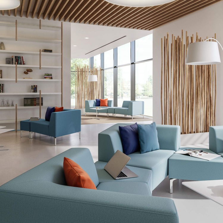Μπλε αρθρωτός καναπές TANGRAMis5 της Interstuhl σε χώρο lounge.